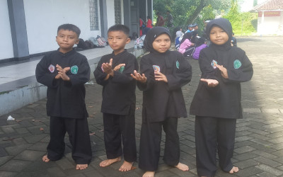 Bukan Sekadar Gerak: Atlet Silat MIN 3 Banyumas Pukau Purwokerto Challenge 2025