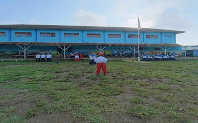 RETNO NUR ANDINI WALI KELAS: 3A SEPATU MENGAJARKAN KITA UNTUK TERUS MELANGKAH MAJU DENGAN DISIPLIN DAN KETEGUHAN